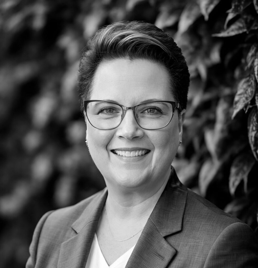 Headshot of Lisa Radesi